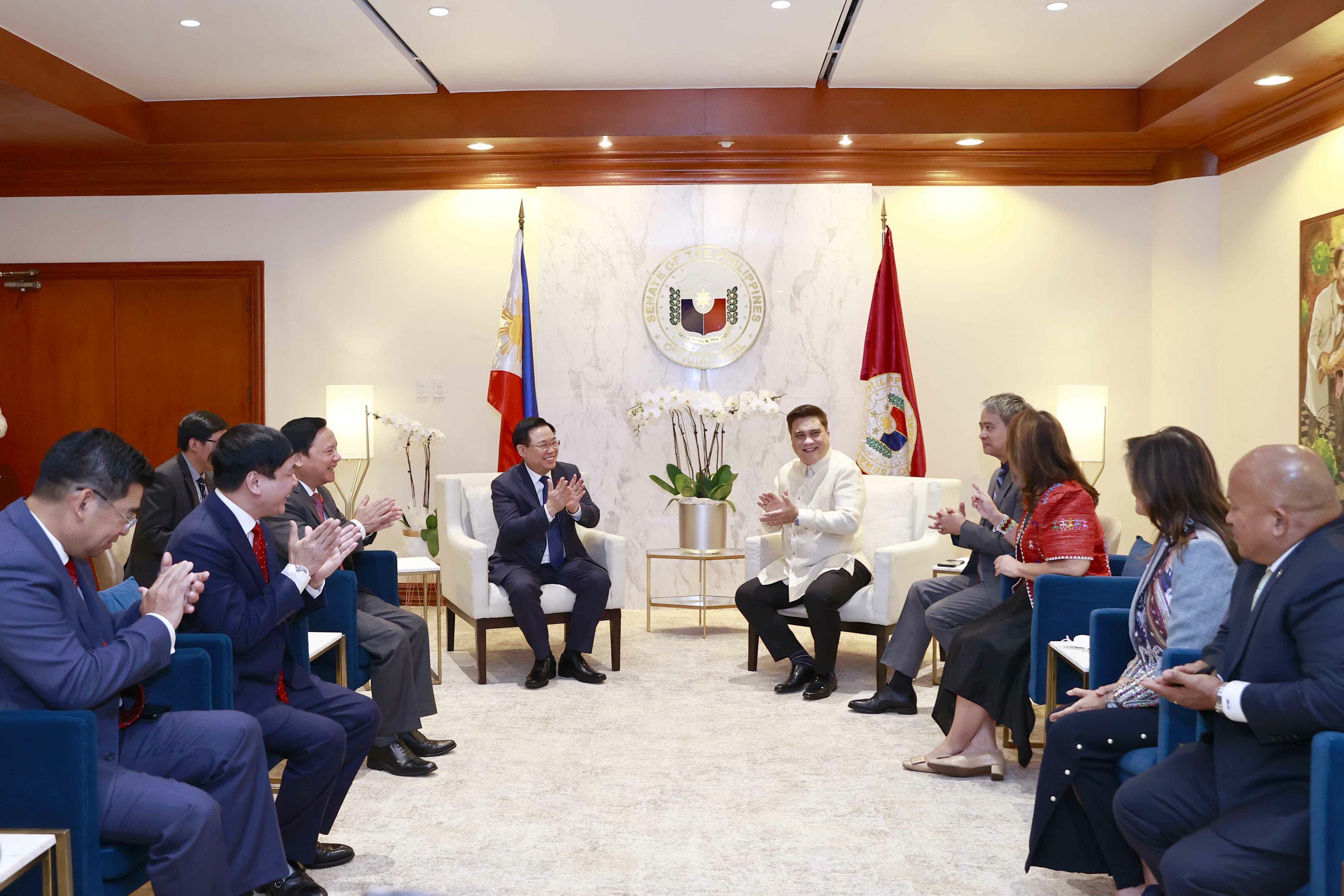 Cũng tại cuộc hội đàm, các thượng nghị sĩ cũng trao đổi về khả năng hợp tác và chia sẻ kinh nghiệm trong các lĩnh vực như an ninh hàng hải, biến đổi khí hậu, phòng chống thiên tai.