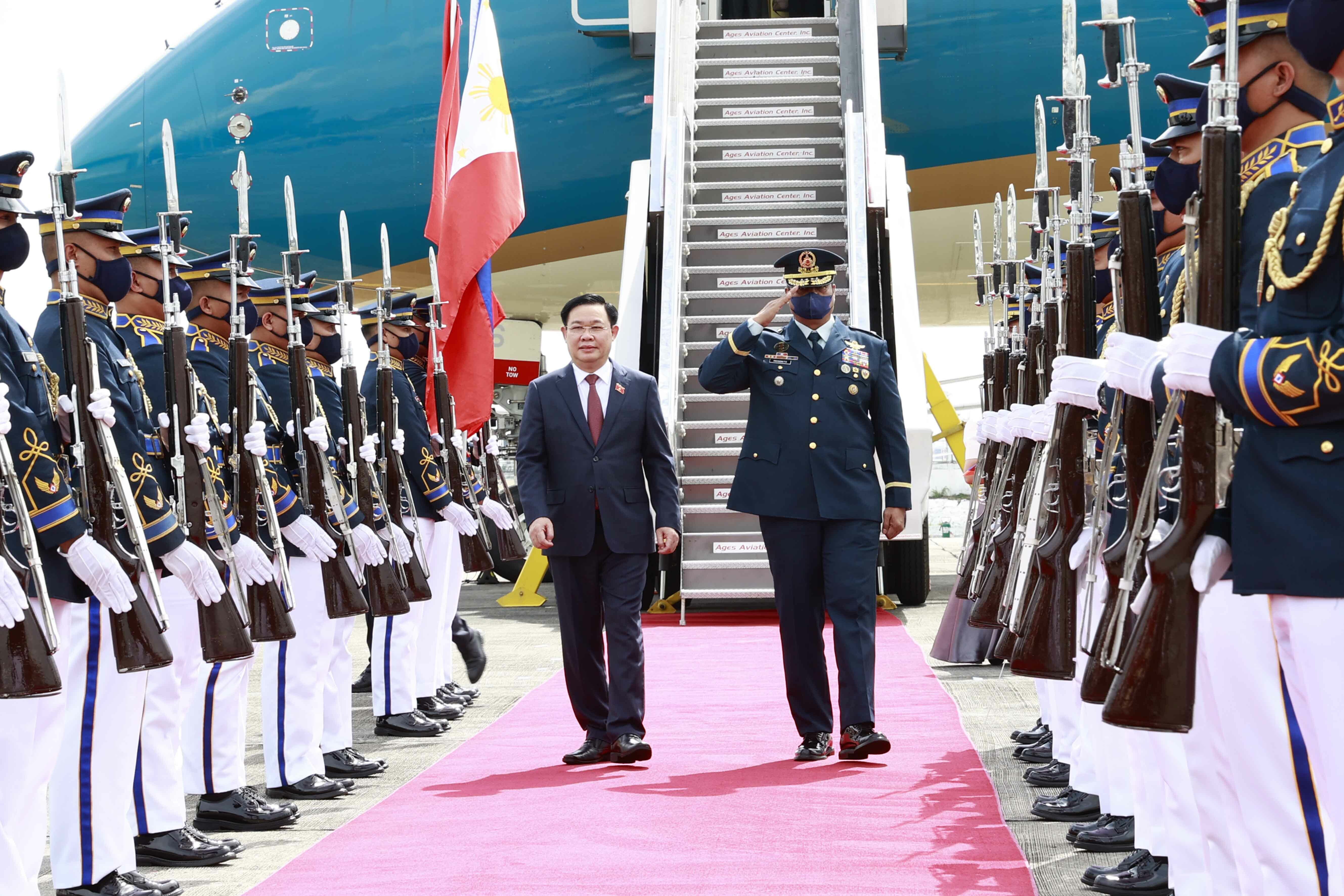 Đây là chuyến thăm chính thức Philippines đầu tiên của Lãnh đạo chủ chốt Việt Nam trong năm 2022 và của Chủ tịch Quốc hội Việt Nam sau 16 năm, đồng thời là một trong những chuyến thăm đầu tiên của người đứng đầu Quốc hội nước ngoài đến Philippines, sau khi Philippines tổ chức thành công tổng tuyển cử (5/2022) và có ban lãnh đạo Hạ viện và Thượng viện mới (7/2022).