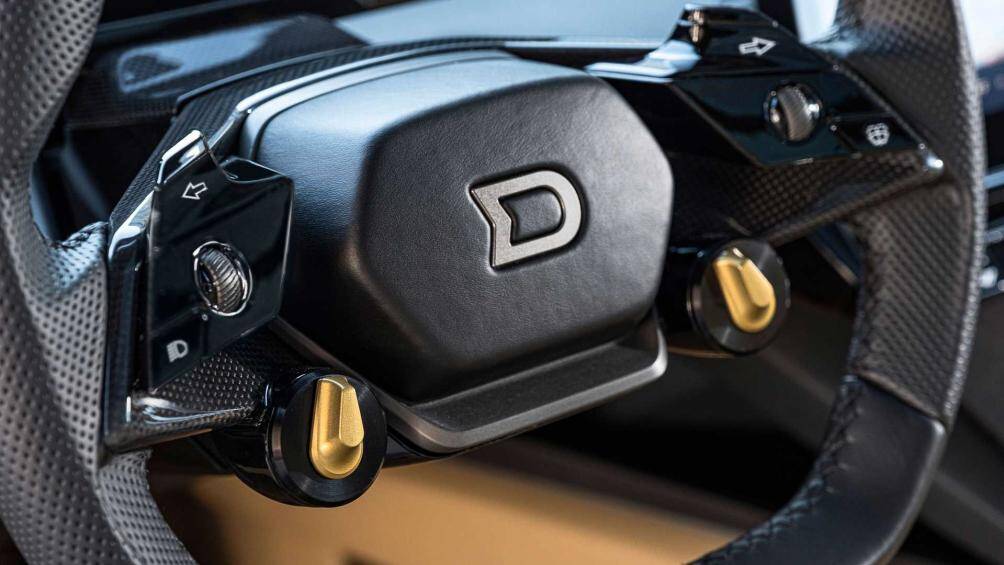 Drako Dragon được trang bị hệ thống truyền động bốn động cơ có nguồn gốc từ mẫu xe GTE. Mỗi bánh xe đều có động cơ riêng