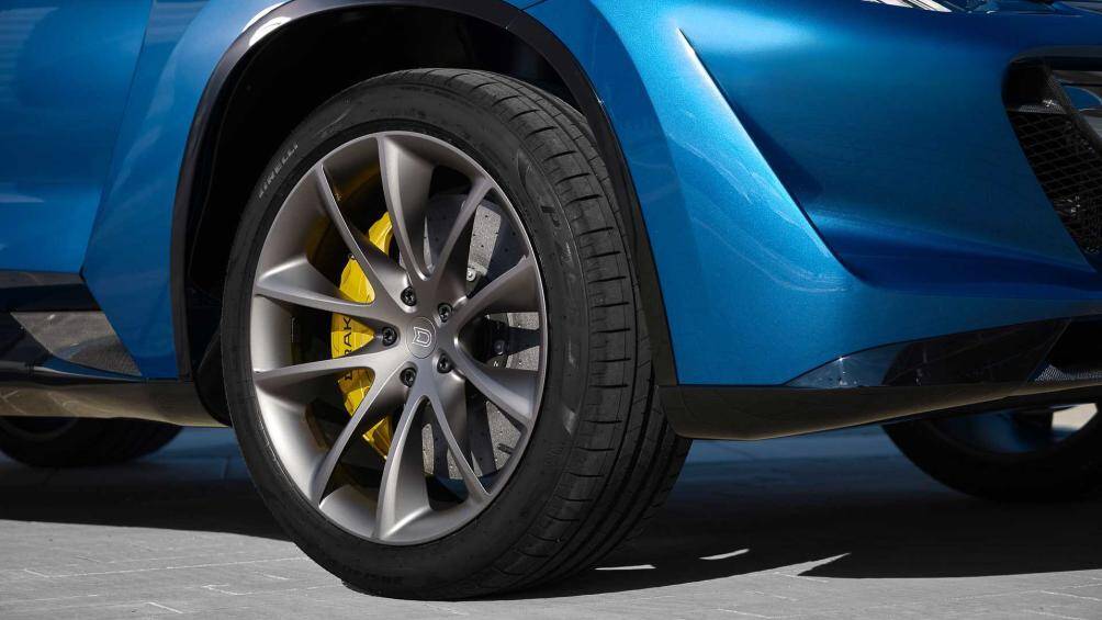 Tuy nhiên, thời gian giao xe sẽ còn rất lâu, thậm chí sau năm 2026. Giá khởi điểm của xe được công bố ở mức khoảng 290.000 USD