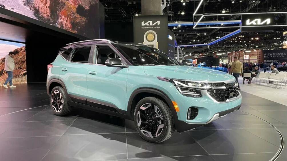 Xe được trang bị động cơ xăng 4 xi-lanh, tăng áp, dung tích 1.6L nâng cấp, cho công suất tối đa 195 mã lực, mạnh hơn 20 mã lực so với trước