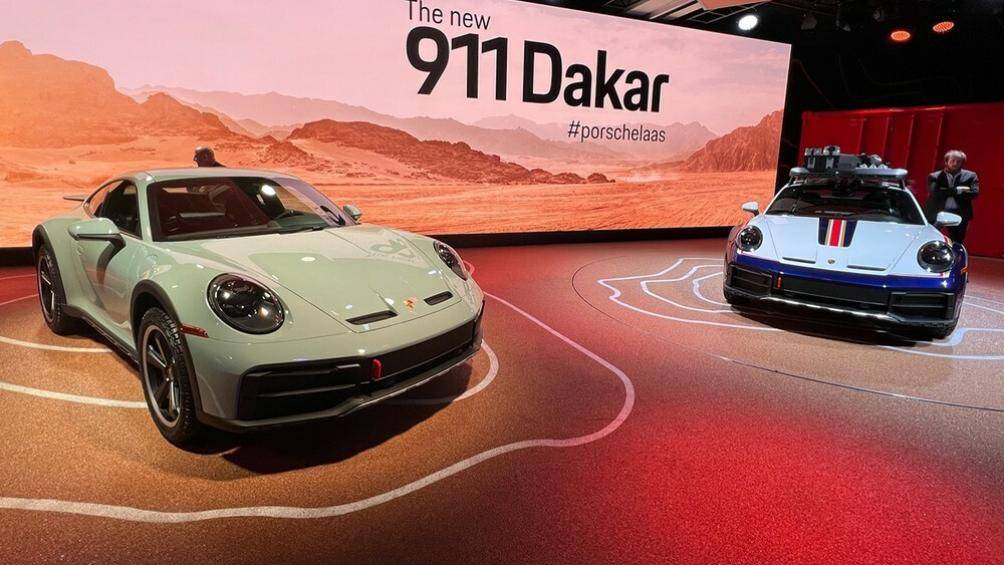 Hãng Porsche gây bất ngờ khi ra mắt mẫu xe 911 Dakar tại Triển lãm Ô tô Los Angeles 2022