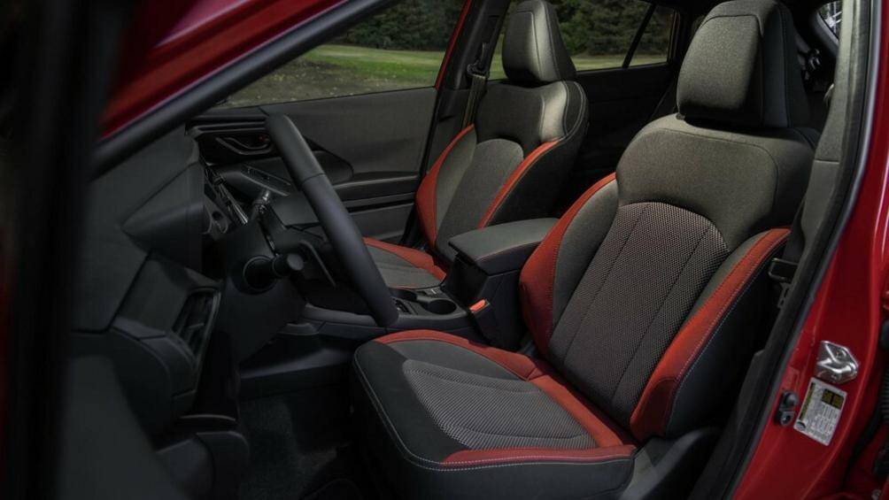 Khách hàng cũng có thêm tùy chọn cấu hình động cơ 2.0L hút khí tự nhiên sản sinh công suất 152 mã lực và 197Nm mô-men xoắn