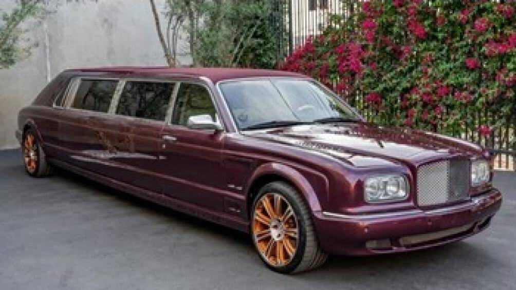Bentley Arnage là một chiếc ô tô hạng sang cỡ lớn được sản xuất từ năm 1998 đến 2009 dành riêng cho nữ hoàng Anh Elizabeth II
