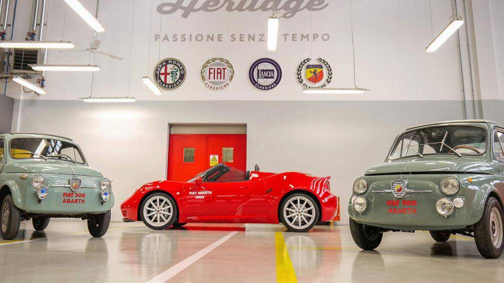 Chiếc xe mới đang được trưng bày tại triển lãm Milan AutoClassica để khách tham quan tự đánh giá tác phẩm giống với nguyên bản đến mức nào