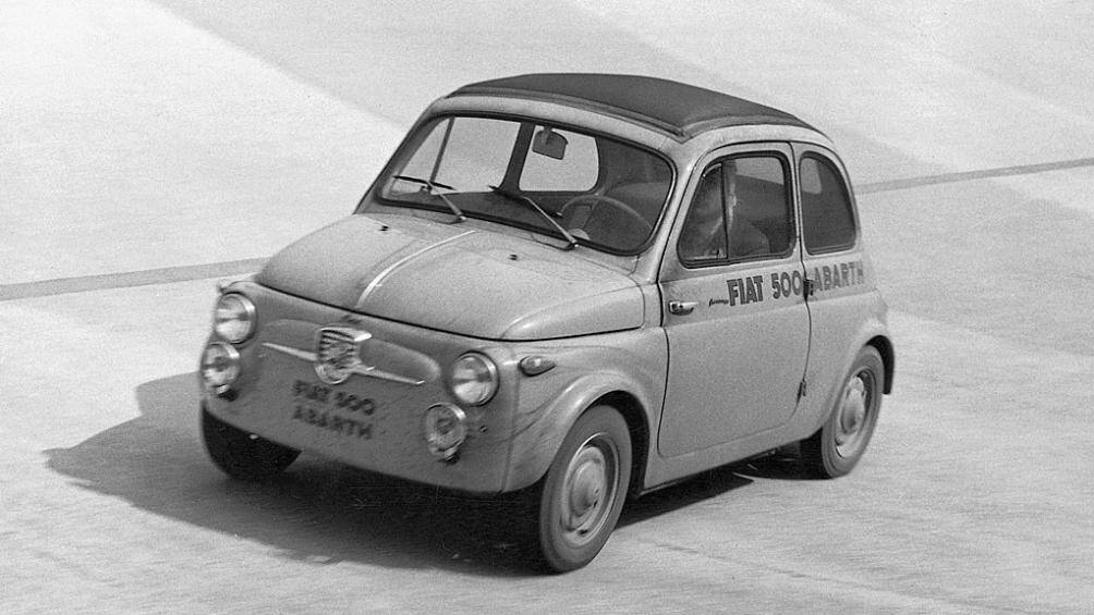 Chiếc Fiat 500 đời 1970 được sửa đổi trông giống chiếc Fiat 500 đầu tiên đã phá vỡ sáu kỷ lục về tốc độ và độ bền vào tháng 2/1958
