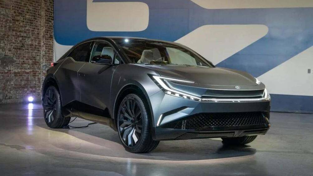 Toyota vừa ra mắt bZ Compact SUV. Đây là một mẫu xe ý tưởng của hãng về một chiếc crossover gầm cao chạy điện cỡ nhỏ