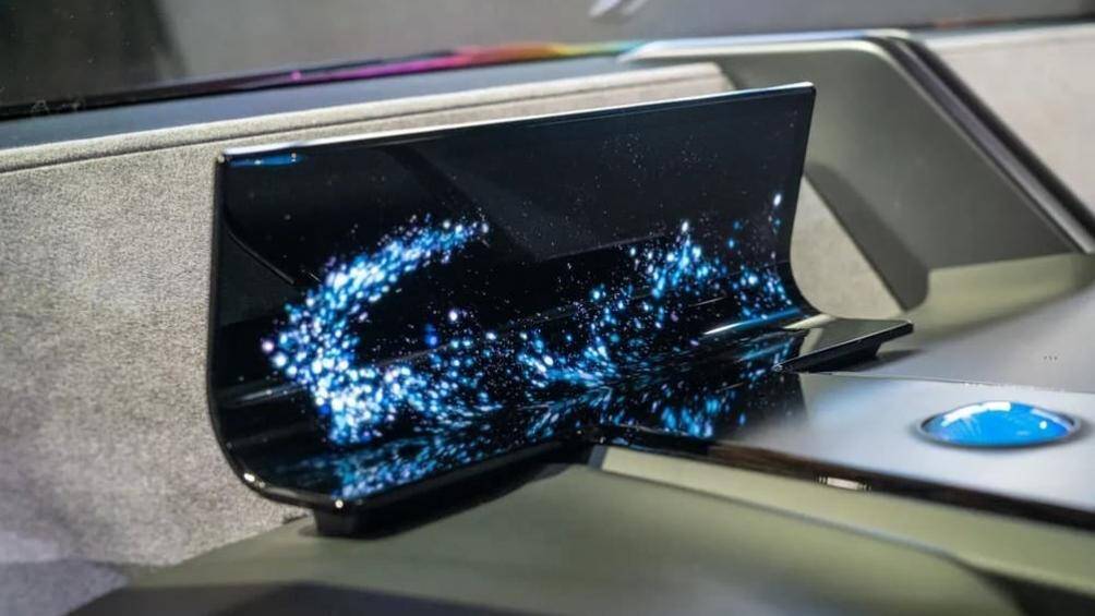 Mẫu xe concept này còn được trang bị bảng đồng hồ kỹ thuật số và màn hình cảm ứng trung tâm đều có thiết kế uốn cong lạ mắt