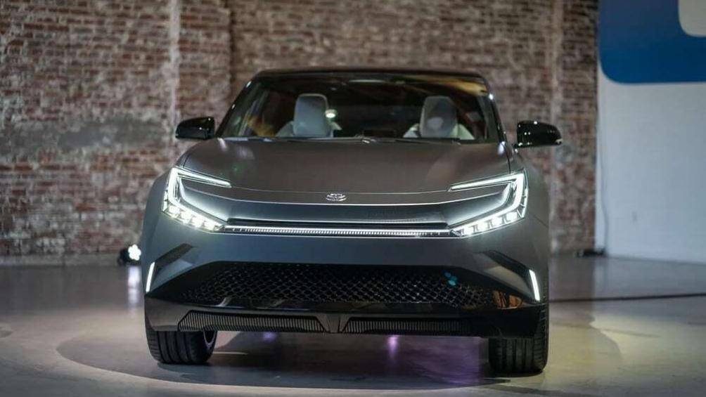 bZ Compact SUV gây ấn tượng với cụm đèn pha thanh mảnh và dải đèn LED định vị ban ngày nằm vắt ngang đầu xe