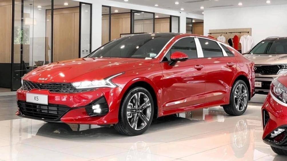 Phân khúc Xe gầm thấp hạng D: Kia K5 2.0 Luxury AT có giá 934 triệu đồng
