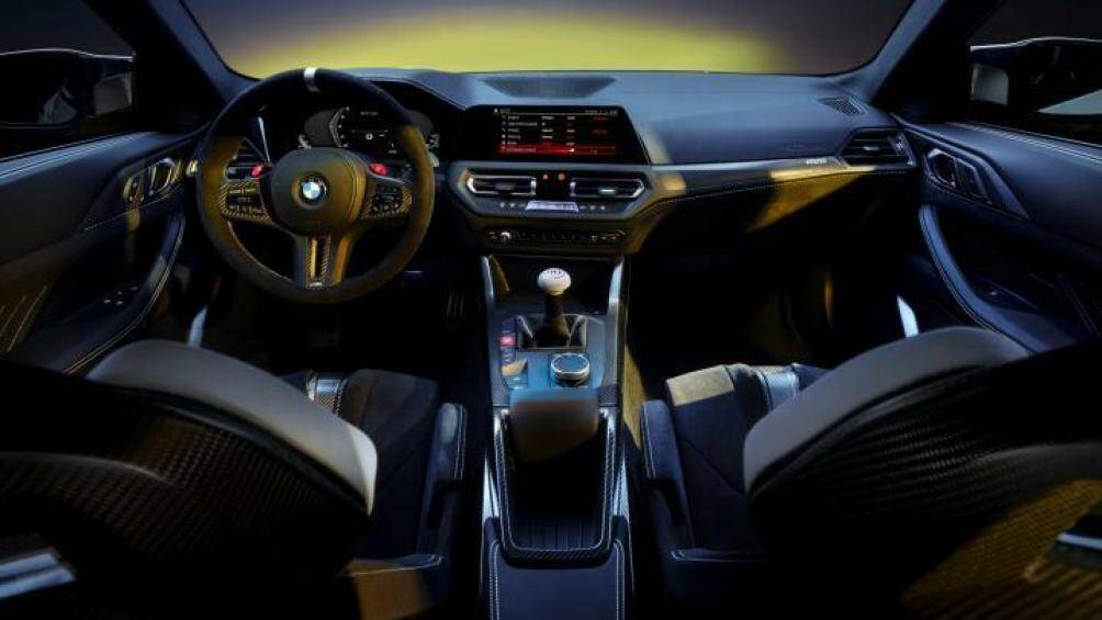 Nội thất của BMW 3.0 CSL 2023 tương tự nguyên mẫu M4 nhưng được bổ sung ghế thể thao M Performance carbon
