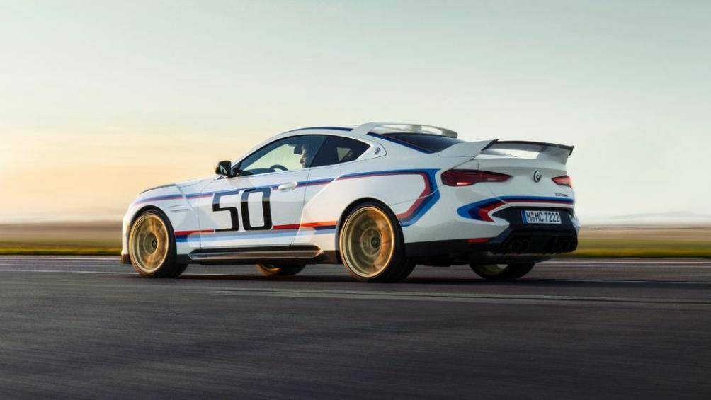 Chi tiết gợi đến chiếc 3.0 CSL 1972 là cánh lướt gió cỡ cỡ lớn thiết kế vuông vắn ở phía sau và cánh gió phụ đặt ở nóc xe