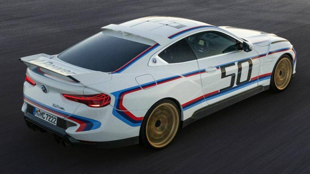 Đường gấp khúc Hofmeister được thiết kế rõ ràng hơn, bổ sung logo BMW nổi bật. Xe được phủ lớp màu ngoại thất Alpine White