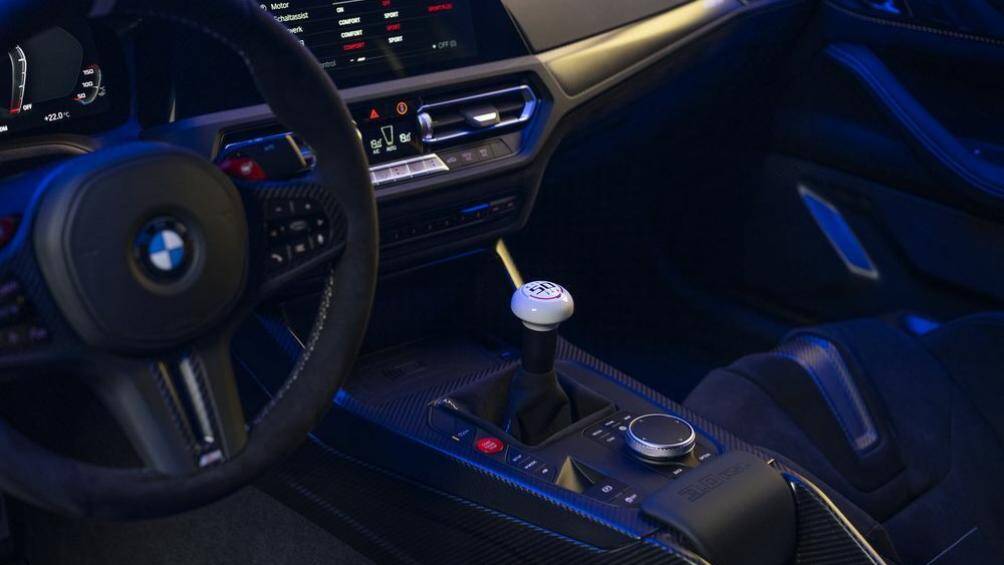 Nằm dưới nắp capo là động cơ 6 xi-lanh thẳng hàng 3.0 lít tăng áp kép sản sinh công suất 553 mã lực và mô-men xoắn 550 Nm