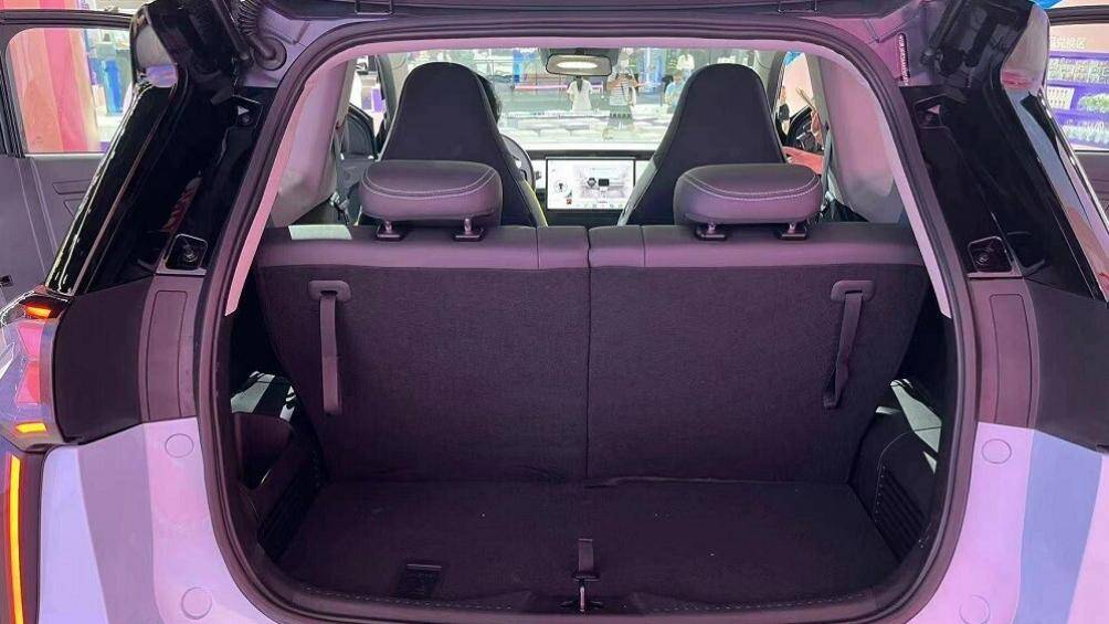 Mô tơ điện thứ hai có công suất tối đa 70 kW (94 mã lực) và mô-men xoắn cực đại 120 Nm