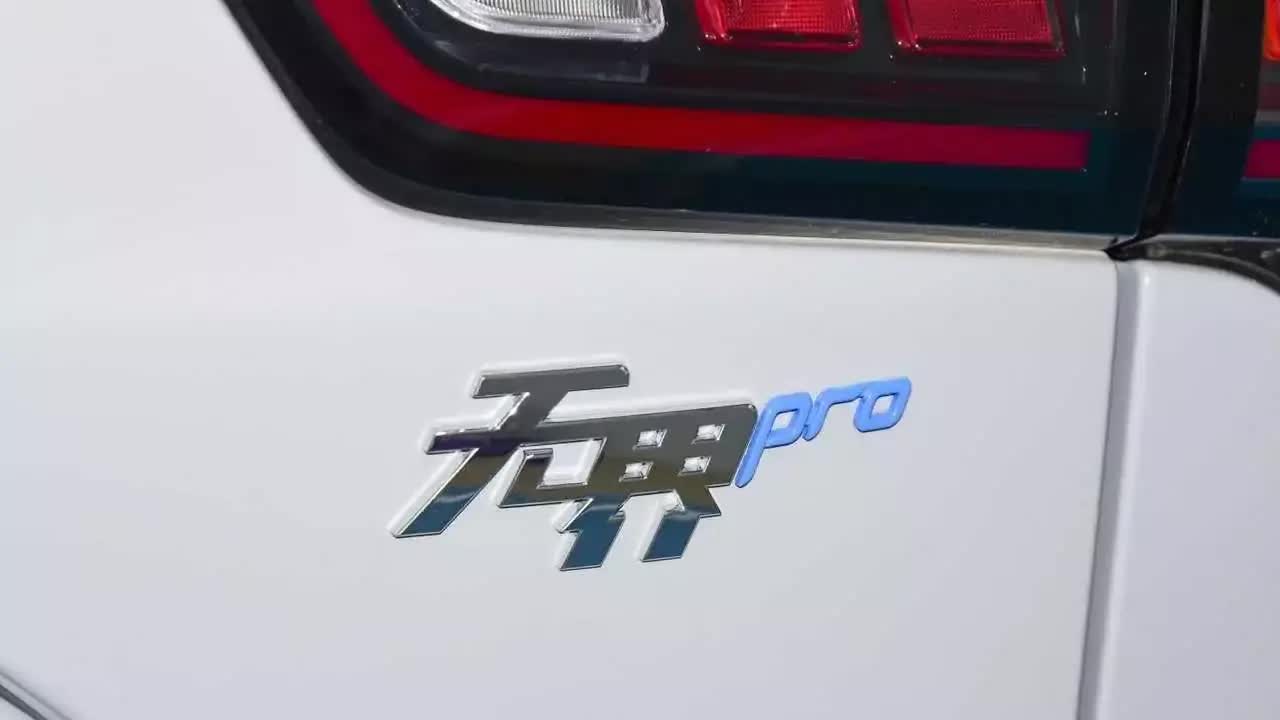 Phiên bản dùng mô-tơ điện thứ hai này có thể chạy được 408 km sau khi sạc pin