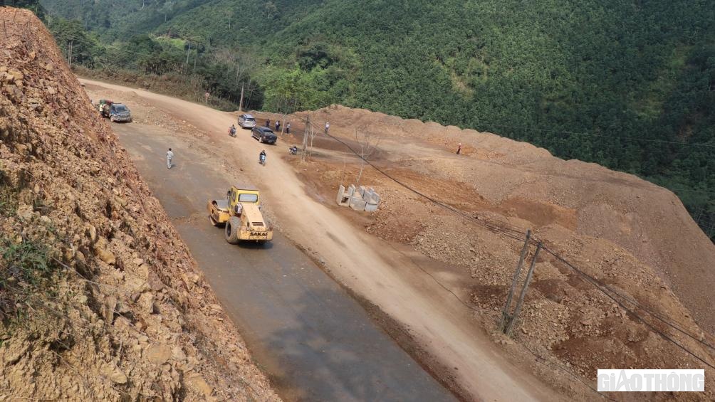 Công ty Cổ phần xây dựng và thương mại Hoàng Kim đảm nhiệm thi công gói thầu XL09 tại Km 8+900