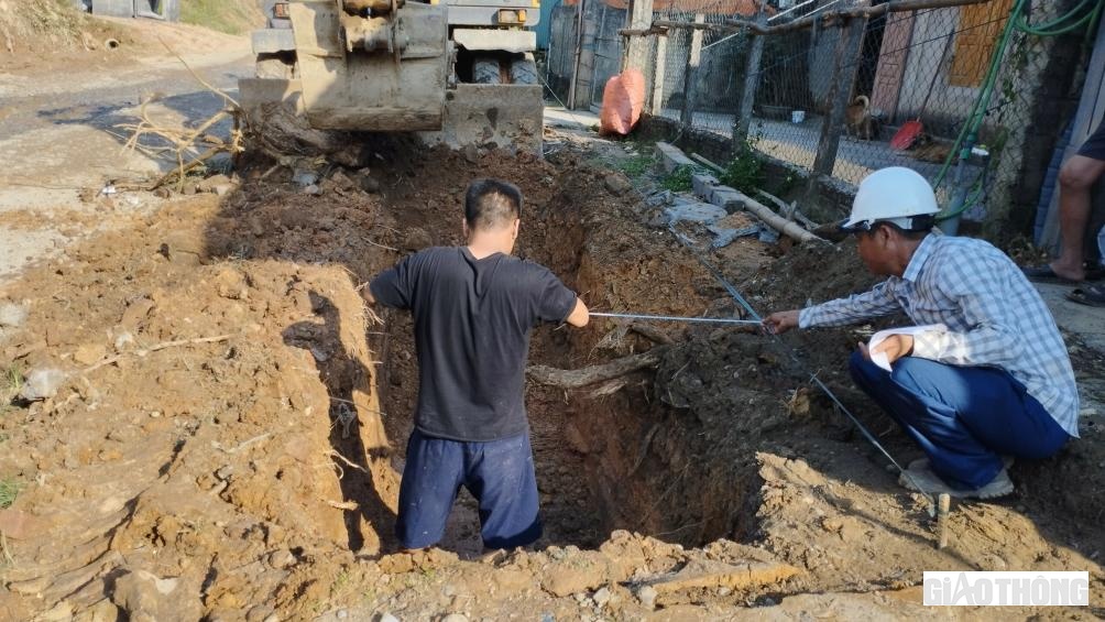 Đơn vị giám sát hằng ngày có mặt trên công trường kiểm tra từng chi tiết hạng mục của đơn vị thi công của nhà thầu