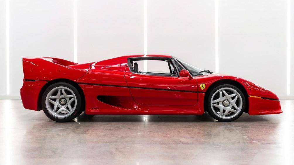 "Trái tim" của Ferrari F50 là khối động cơ xăng V12, hút khí tự nhiên, dung tích 4.7L tạo công suất 471 Nm