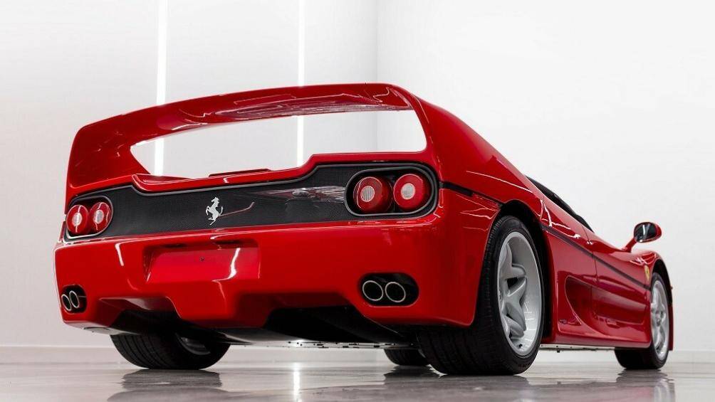 Theo RM Sotheby’s, chủ nhân đầu tiên của chiếc Ferrari F50 này là đại lý Hong Seh Motors nổi tiếng tại Singapore