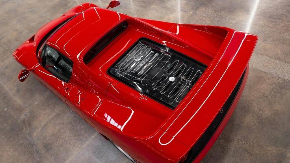 Chiếc xe được chủ đại lý giữ trong nhà suốt nhiều năm trước khi bán cho chủ thứ hai, sống tại Mỹ, vào năm 2013