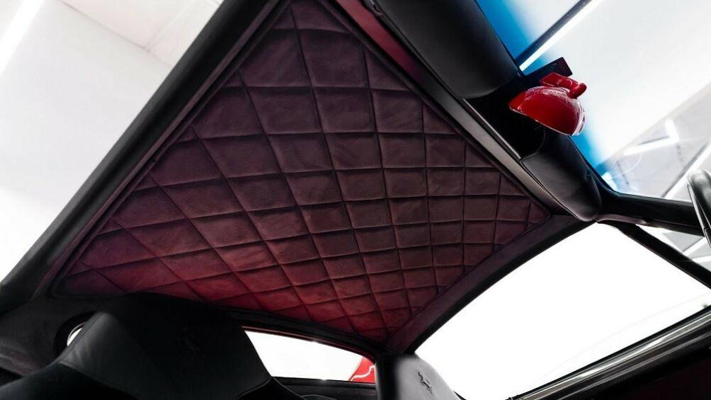 Sau 27 năm "ra lò", chiếc siêu xe này có số công-tơ-mét (ODO) cực thấp, chỉ 625 dặm (khoảng 1.005 km)