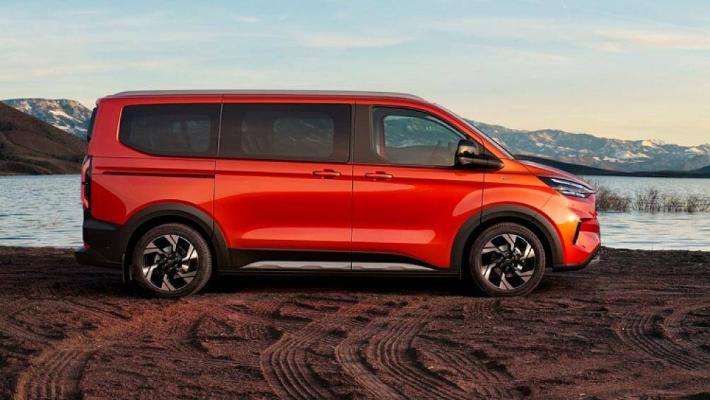 Những trang bị đáng chú ý còn lại của xe bao gồm vành hợp kim 19 inch, đèn pha LED Matrix, cửa trượt chỉnh điện, ghế bọc da tổng hợp Sensico