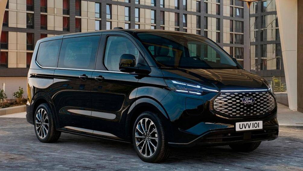 Khi mua Ford Tourneo Custom 2023, khách hàng châu Âu có thể chọn 1 trong 3 loại động cơ