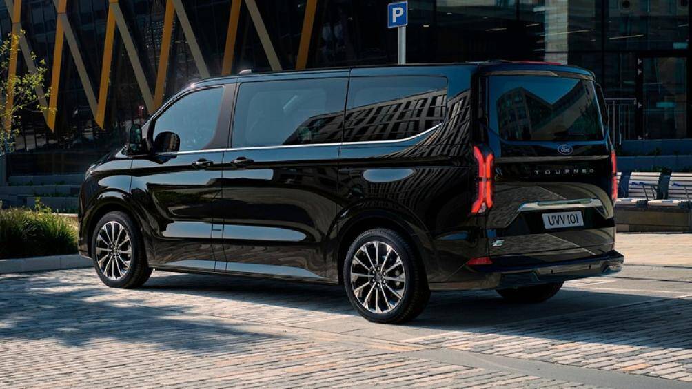 Đầu tiên là hệ truyền động điện dành cho Ford e-Tourneo Custom 2023 với mô-tơ có công suất tối đa 160 kW (khoảng 214 mã lực)