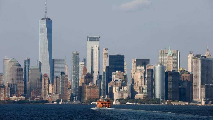 Theo đó, thành phố New York (trong ảnh) cùng Singapore đồng xếp hạng 1 trong danh sách những thành phố đắt đỏ nhất thế giới năm 2022. Ảnh - AFP