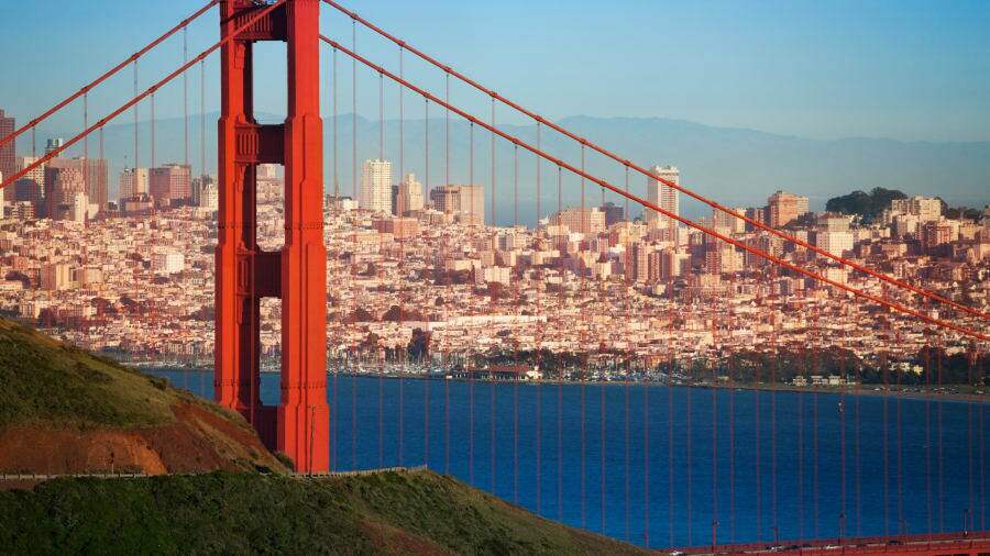 Tuy nhiên, tín hiệu đáng mừng là EIU dự báo mức tăng chi phí sinh hoạt sẽ chậm lại trong năm 2023 khi một số quốc gia thực hiện chính sách tăng lãi suất nhằm kiềm chế lạm phát.
Trong ảnh là thành phố San Francisco, Mỹ đứng thứ 8 trong danh sách các thành phố đắt đỏ nhất thế giới năm 2022. Ảnh - Adobe