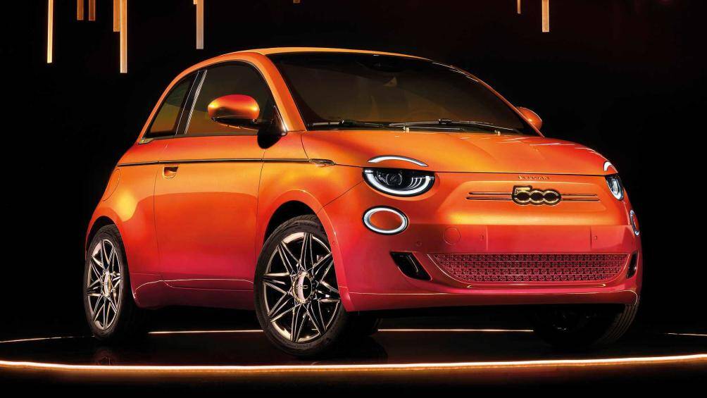 Fiat 500 vẫn luôn là mẫu xe đô thị cỡ nhỏ có kích thước linh hoạt, diện mạo nhỏ gọn bắt mắt, chiếm được cảm tình của nhiều người dùng xe