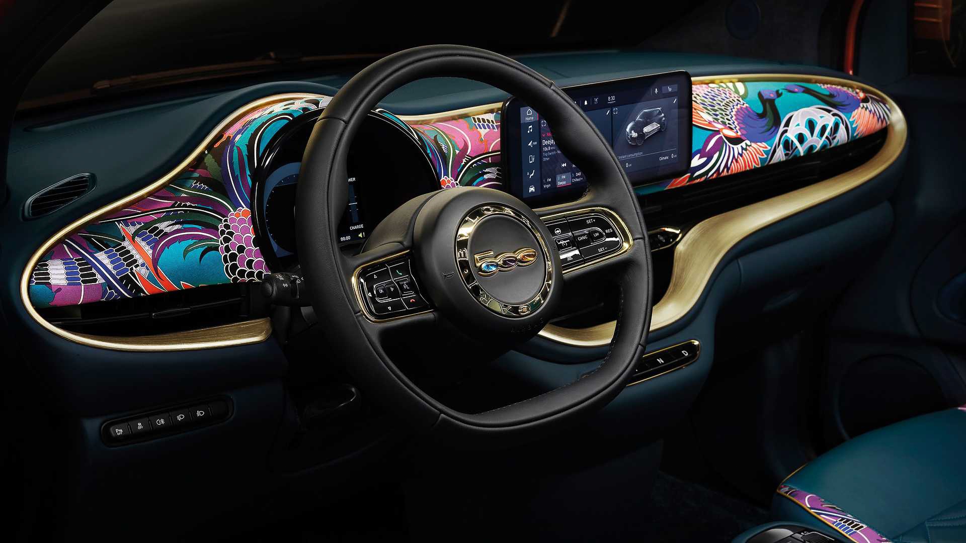 Fiat 500 thông thường ở thị trường châu Âu có hai kích cỡ pin, 24 kWh và 42 kWh, với phạm vi WLTP lần lượt là 185 km và 320 km mỗi lần sạc đầy