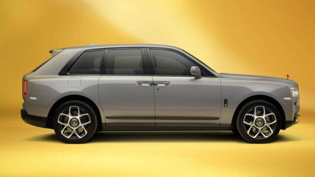 Phiên bản này gợi nhớ đến các bộ sưu tập được thiết kế sẵn Xuân/Hè 2023, với các chi tiết tiện dụng như của trang phục đường phố