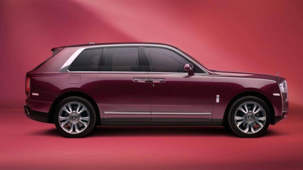 Phiên bản đặc biệt này lấy cảm hứng từ những gam màu và họa tiết rực rỡ thường thấy trong thế giới thời trang cao cấp