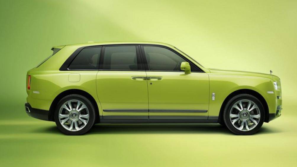 Mỗi bộ sưu tập bao gồm hai cách phối màu nội thất Xanh Lime Green hoặc Hồng Peony Pink cho phiên bản Re-Belle và Mandarin hoặc Vàng Forge Yellow cho Fu Shion