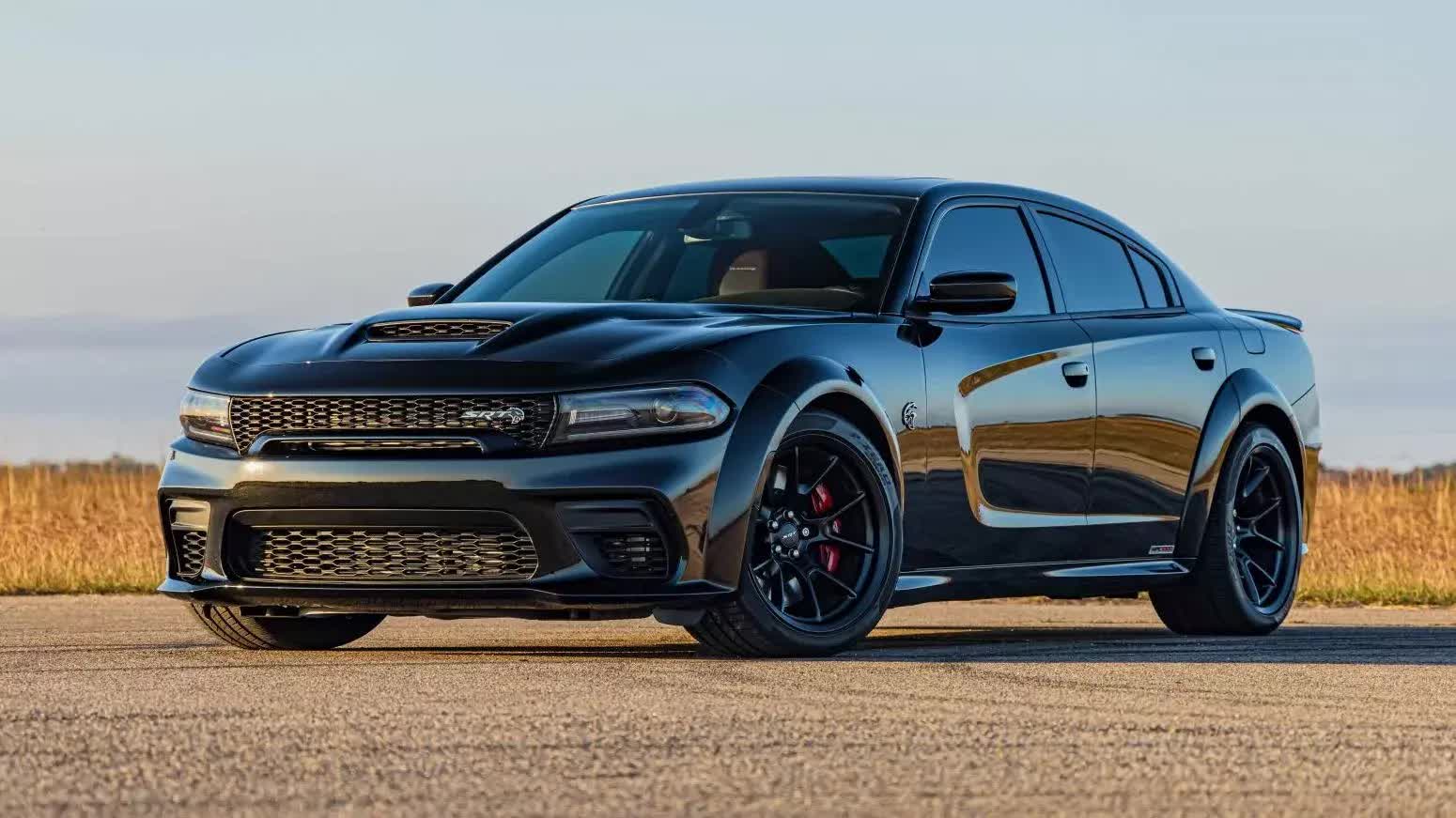 3. Dodge Charger Hellcat Redeye (tốc độ tối đa: 325 km/h)