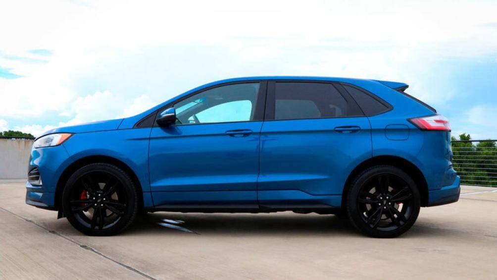 10. Ford Edge ST 2023 (giá khởi điểm: 46.485 USD)