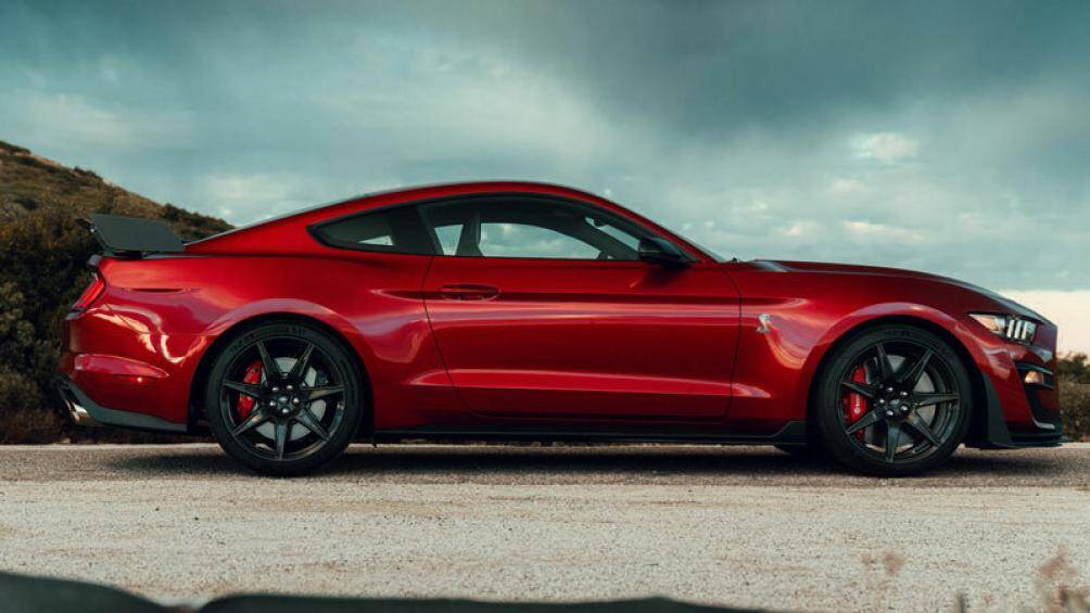 5. Ford Mustang Shelby GT500 2022 (giá khởi điểm: 79.420 USD)