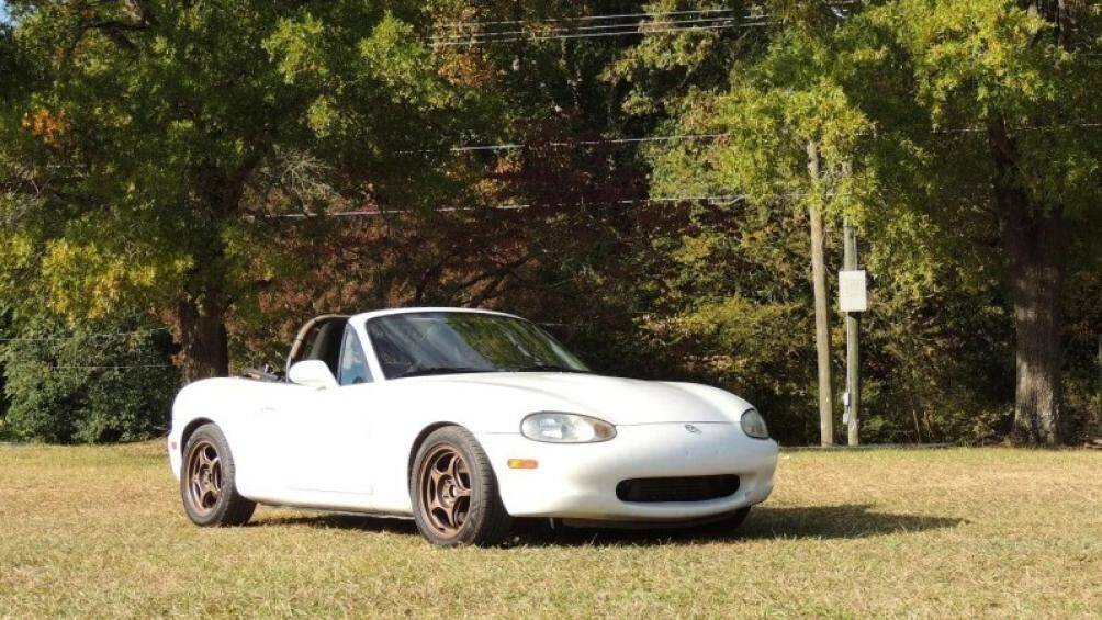 Mazda Miata: 5.000 USD (120 triệu đồng)