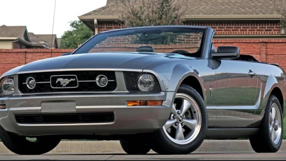 Ford Mustang: Giá bán 7.500 USD (180 triệu đồng)