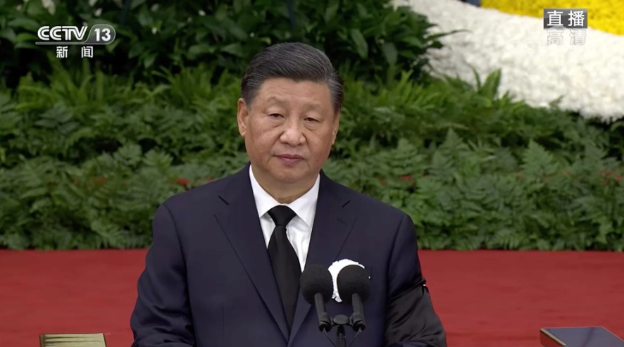 Phát biểu tại buổi lễ, ông Tập ca ngợi những cống hiến của ông Giang Trạch Dân trong quá trình duy trì ổn định và phát triển kinh tế của Trung Quốc. Ông Tập ca ngợi ông Giang Trạch Dân là lãnh đạo có tầm nhìn sâu rộng với mục tiêu đưa Trung Quốc trở thành quốc gia thịnh vượng. Đáng chú ý, trong giai đoạn ông Giang Trạch Dân lãnh đạo, Trung Quốc đã gia nhập Tổ chức Thương mại Thế giới (WTO). Ảnh - CCTV