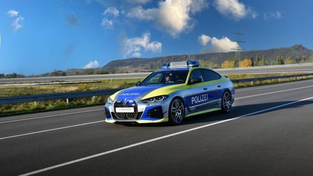 Về sức mạnh, BMW i4 phiên bản xe cảnh sát vẫn được trang bị 2 động cơ điện, cho công suất 536 mã lực và mô-men xoắn 795 Nm