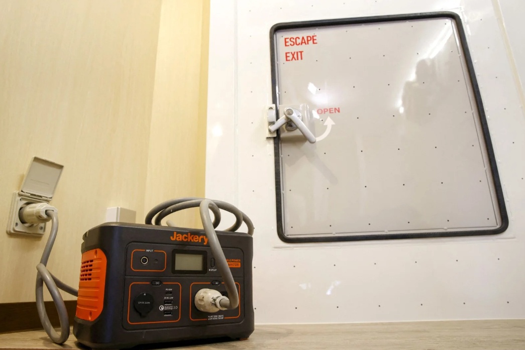 Mỗi phòng tránh bom có giá 6 triệu yen (44.000 USD) chưa kể chi phí lắp đặt. Ảnh - Reuters