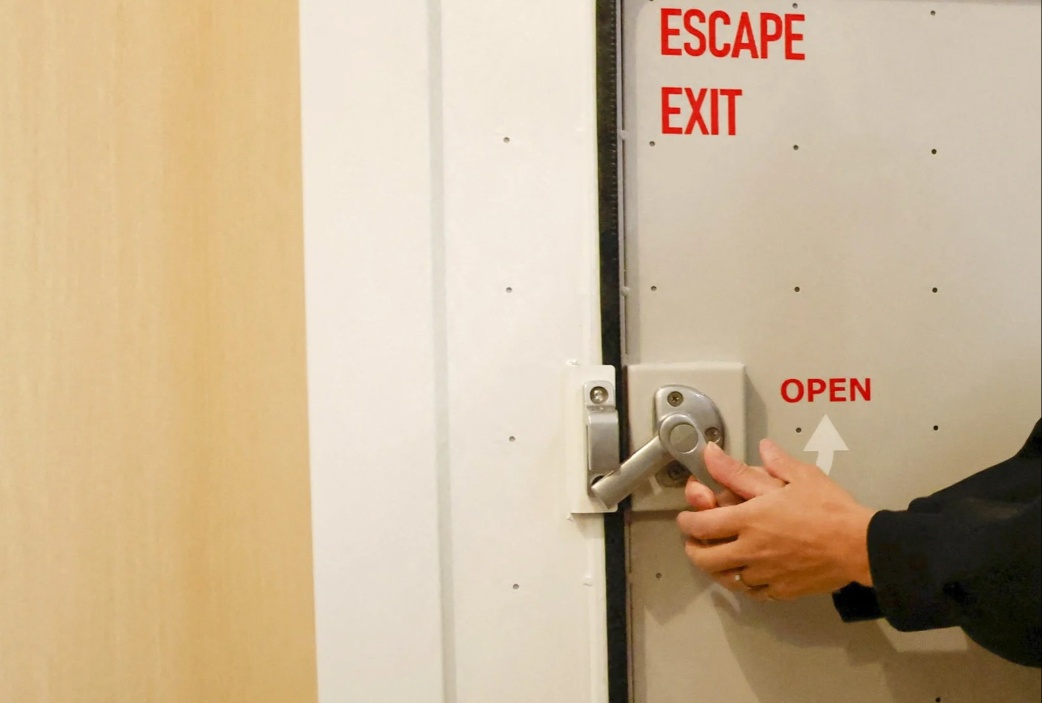 Ông Yoshimitsu Koyano, Giám đốc điều hành công ty Nao Engineering, cho biết công ty đã nhận được đơn đặt hàng 9 phòng tránh bom từ các cá nhân, cơ quan. Ảnh - Reuters