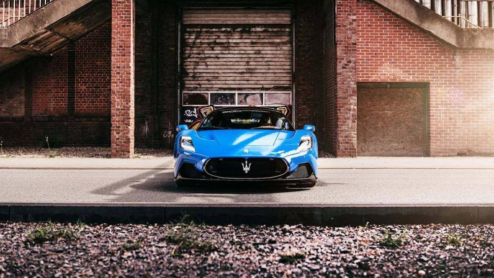 Xưởng độ Edo Competition Motorsport vừa trình làng siêu xe Maserati MC20 được sửa đổi nhẹ về ngoại thất