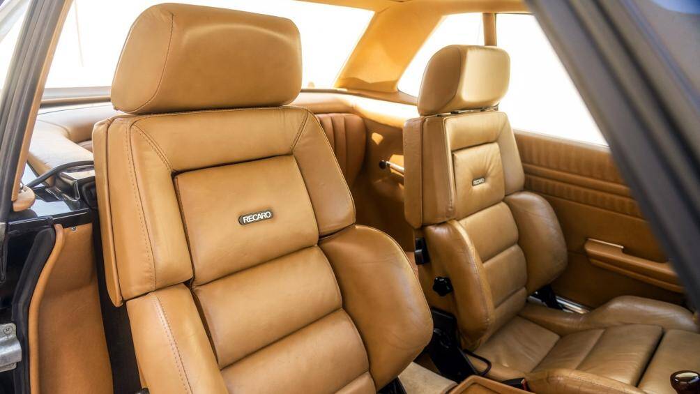 Nhờ đó mà công suất được tăng lên mức 276 mã lực, mạnh hơn hẳn 204 mã lực ở động cơ V8 dung tích 3.8L trên mẫu SL tiêu chuẩn