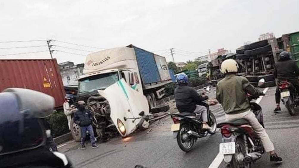 Ngoài 1 người tử vong, vụ tai nạn khiến 2 tài xế bị thương phải đi bệnh viện cấp cứu.