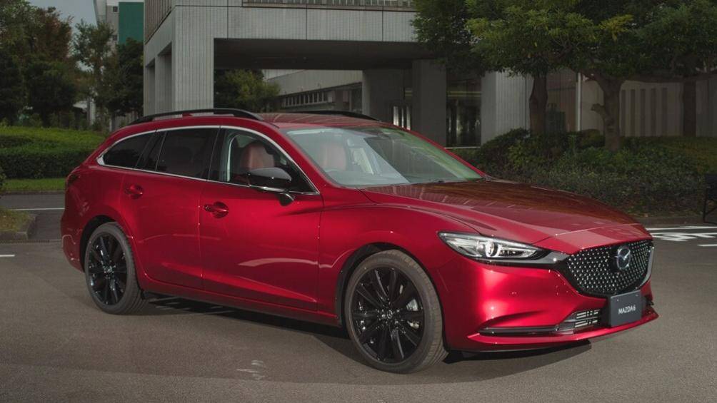 Mazda6 2023 tạo sự khác biệt bằng bộ vành nhôm 19 inch và ốp gương ngoại thất sơn màu đen bóng