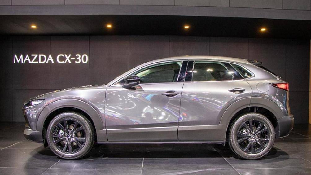 Phiên bản đặc biệt Mazda CX-30 Carbon Edition có 2 màu sơn là xám ánh xanh Polymetal Gray và xám Gray Machine